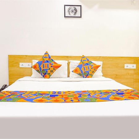 Fabhotel Saffron Inn I - Nr Darshan Museum ปูเน่ ภายนอก รูปภาพ