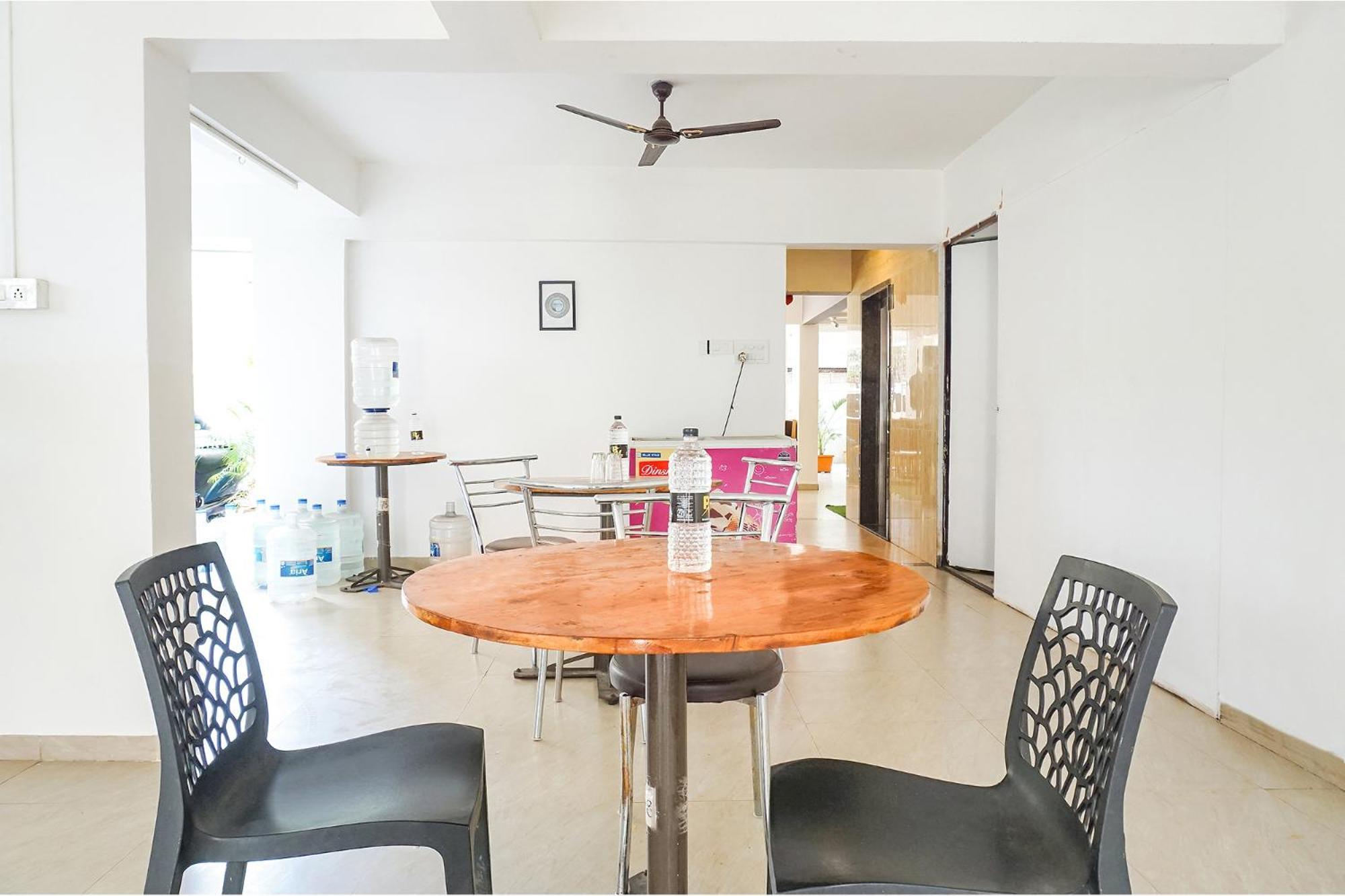 Fabhotel Saffron Inn I - Nr Darshan Museum ปูเน่ ภายนอก รูปภาพ