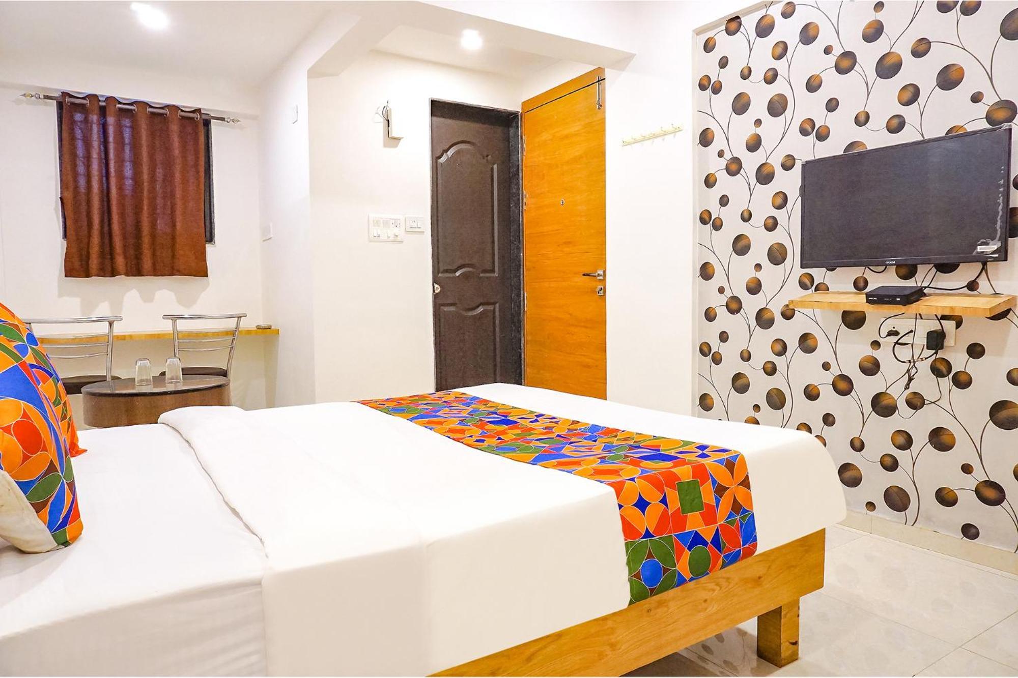 Fabhotel Saffron Inn I - Nr Darshan Museum ปูเน่ ภายนอก รูปภาพ