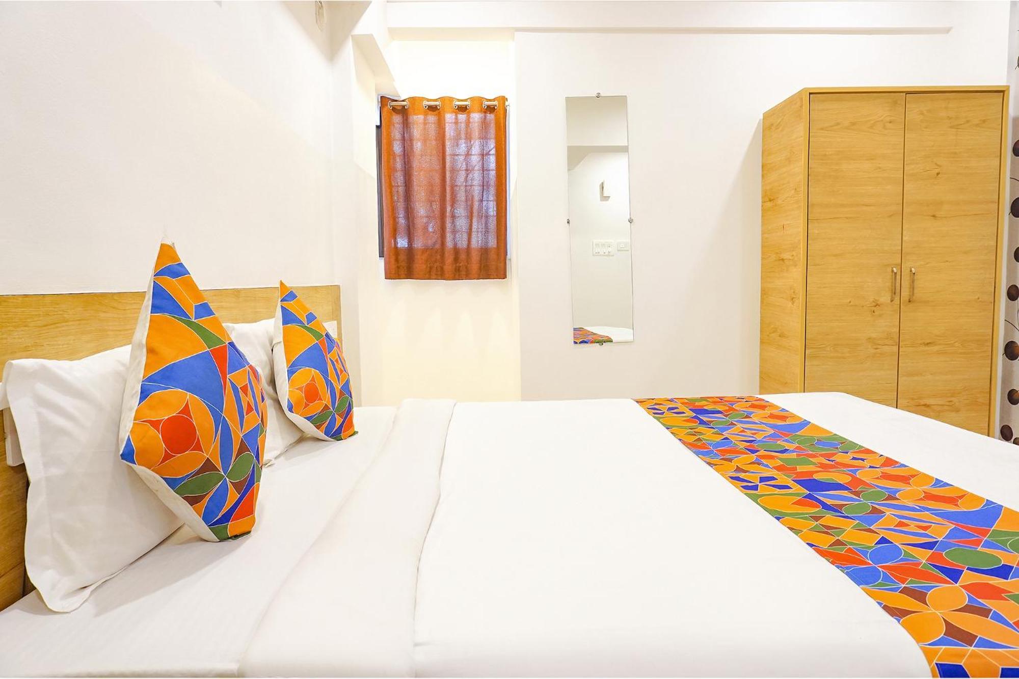 Fabhotel Saffron Inn I - Nr Darshan Museum ปูเน่ ภายนอก รูปภาพ